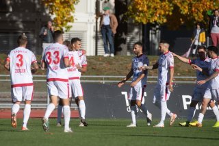 Le FC Sion poursuit sa marche en avant en Challenge League grâce à sa victoire 2-1 à Bellinzone dimanche.